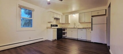 451 N Saint Bernard Dr, Unit 451 in De Pere, WI - Foto de edificio - Building Photo