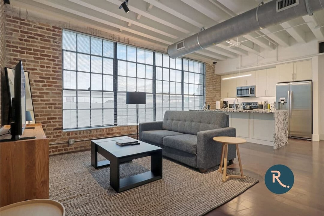 822 Howard Ave in New Orleans, LA - Building Photo