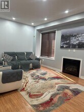 12 Whitepoppy Dr in Brampton, ON - Building Photo - Building Photo