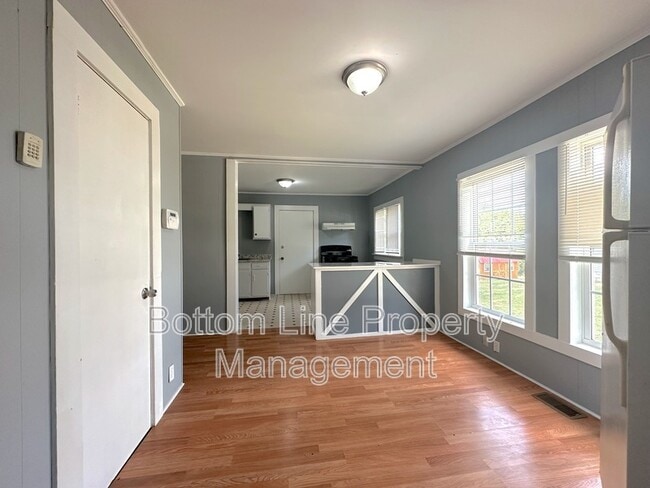 property at 815 S Weldon St