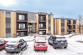 The Overlook in Duluth, MN - Building Photo - Building Photo