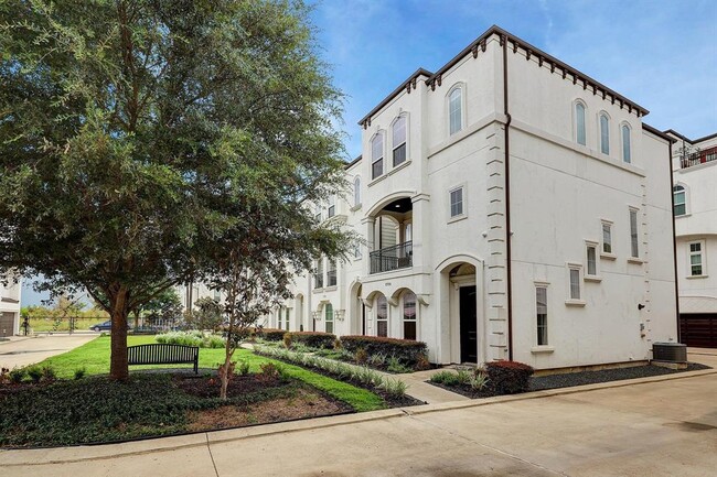 2724 Freund St in Houston, TX - Foto de edificio - Building Photo