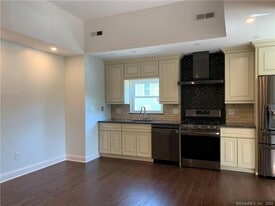 66 Cedar St in Norwalk, CT - Building Photo