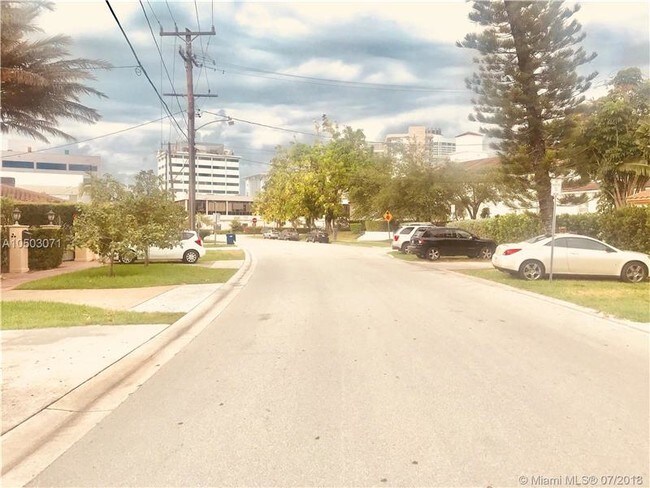 3750 Sheridan Ave-Unit -3750 in Miami Beach, FL - Building Photo - Building Photo