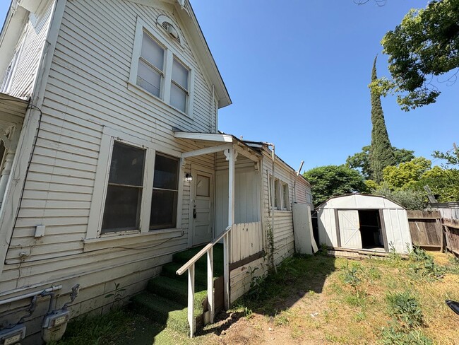 467 N Alta Ave in Dinuba, CA - Building Photo - Building Photo