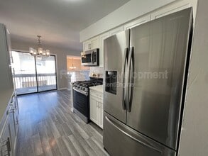 1332 Kingsbury Dr in Hanover Park, IL - Building Photo - Building Photo