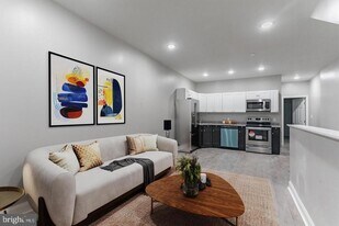 667 N 39th St in Philadelphia, PA - Building Photo
