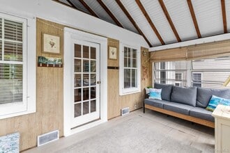 64 Point St in Riverhead, NY - Building Photo - Building Photo