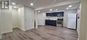 68 Mullis Crescent in Brampton, ON - Building Photo