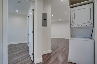 715 N Marlborough Ave in Inglewood, CA - Building Photo - Building Photo