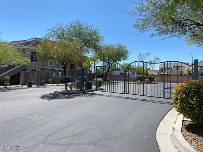 9330 W Maule Ave in Las Vegas, NV - Building Photo - Building Photo