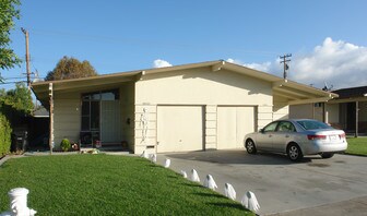 2861-2863 Benton St in Santa Clara, CA - Building Photo