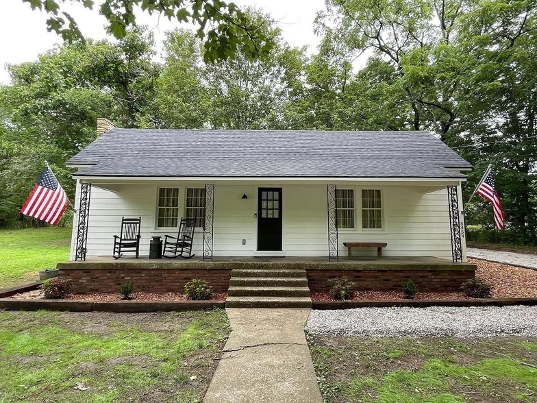 5454 Pinewood Rd in Franklin, TN - Building Photo