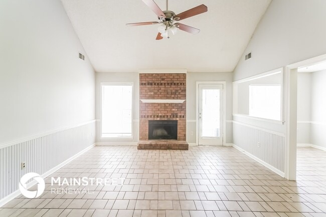 6575 Pine Top Cir E in Memphis, TN - Building Photo - Building Photo