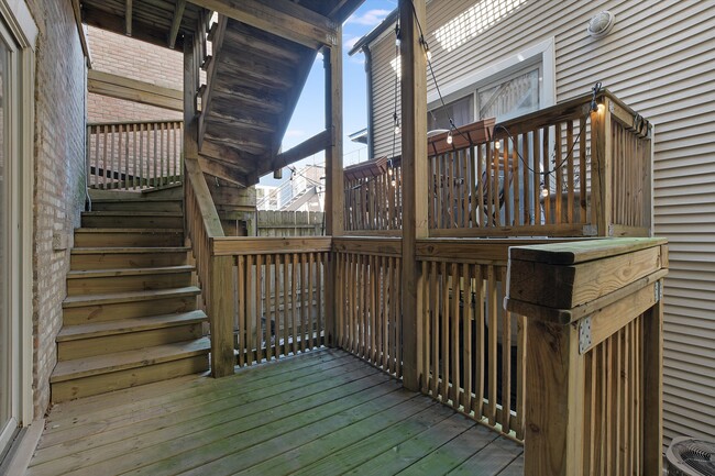 2016 W Wabansia Ave, Unit 1F in Chicago, IL - Building Photo - Building Photo