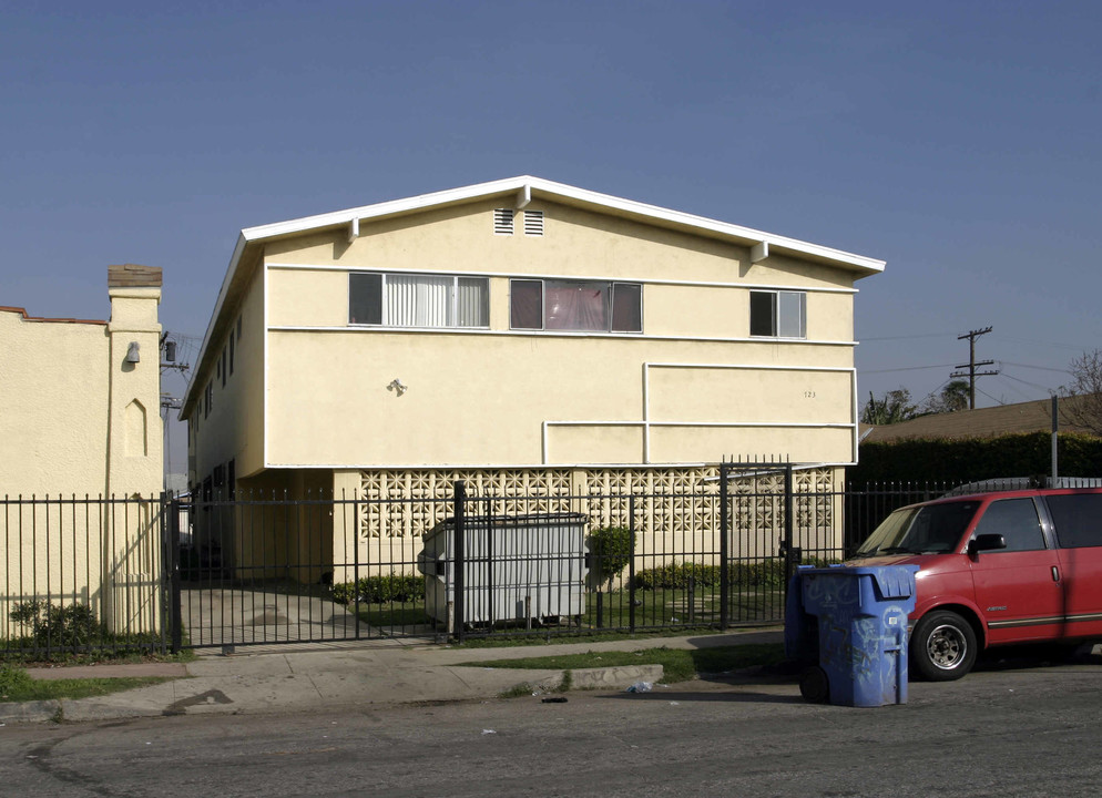 723 W 77th St in Los Angeles, CA - Foto de edificio