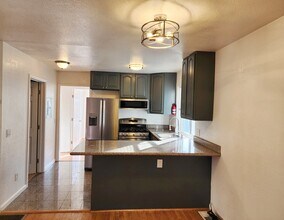 1074 18th Street in Oakland, CA - Building Photo - Building Photo