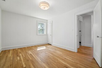 208 W Hudson Ave in Englewood, NJ - Building Photo - Building Photo