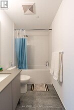 2485 Taunton Rd in Oakville, ON - Building Photo - Building Photo