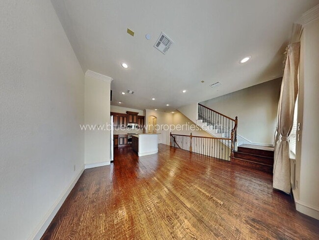 4037 Winsor Dr in Farmers Branch, TX - Building Photo - Building Photo
