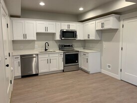 176 W Hayata Ln in Vineyard, UT - Building Photo