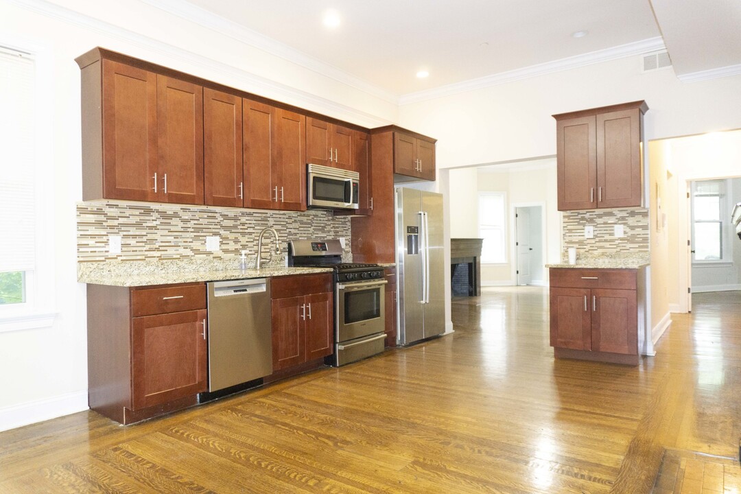 18 Robeson St, Unit 1 in Boston, MA - Foto de edificio