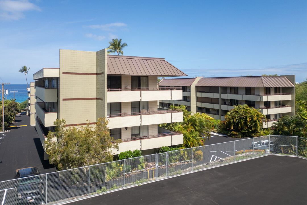 White Sands Village in Kailua Kona, HI - Building Photo