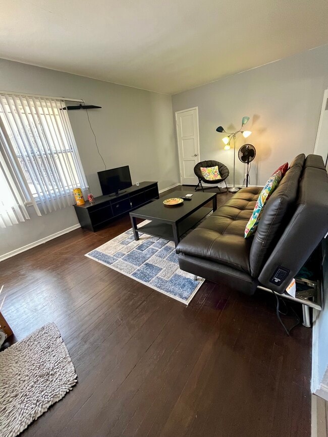 937 Maple St in Inglewood, CA - Building Photo - Building Photo