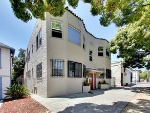 3809 Penniman Ave in Oakland, CA - Foto de edificio - Building Photo