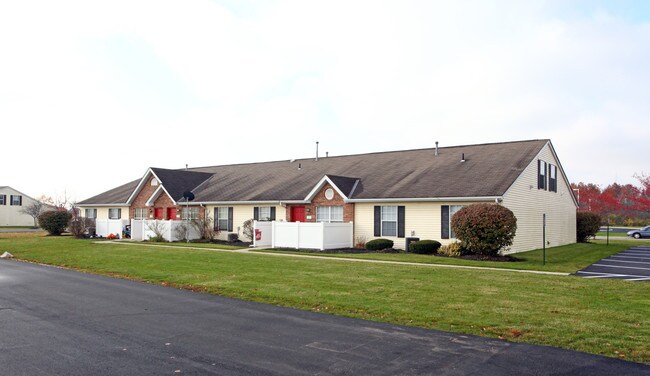 Elmwood Villas Apartments in Marysville, OH - Building Photo - Building Photo