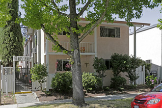 Lamplighter Apartments in Sacramento, CA - Building Photo - Building Photo