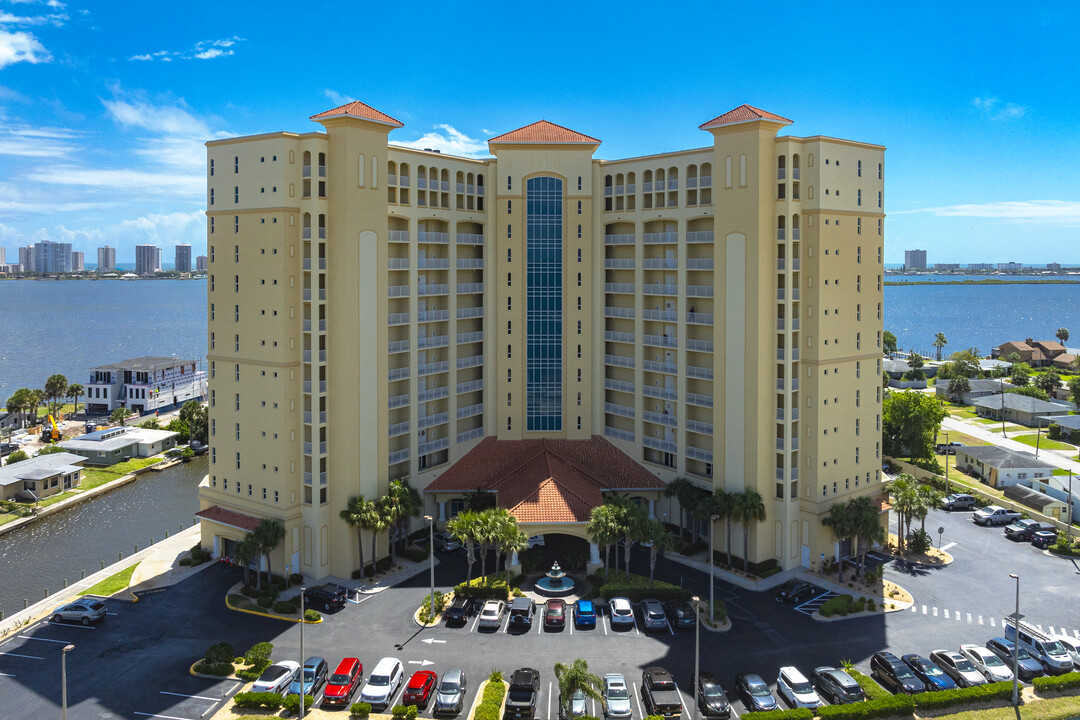 Halifax Landing in South Daytona, FL - Building Photo