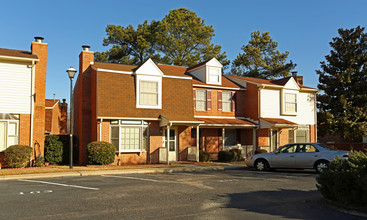 Stratford Place in West Columbia, SC - Foto de edificio - Building Photo