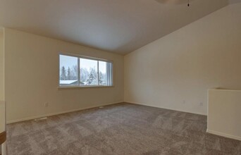 1211 Farrow Cir in Anchorage, AK - Building Photo - Building Photo