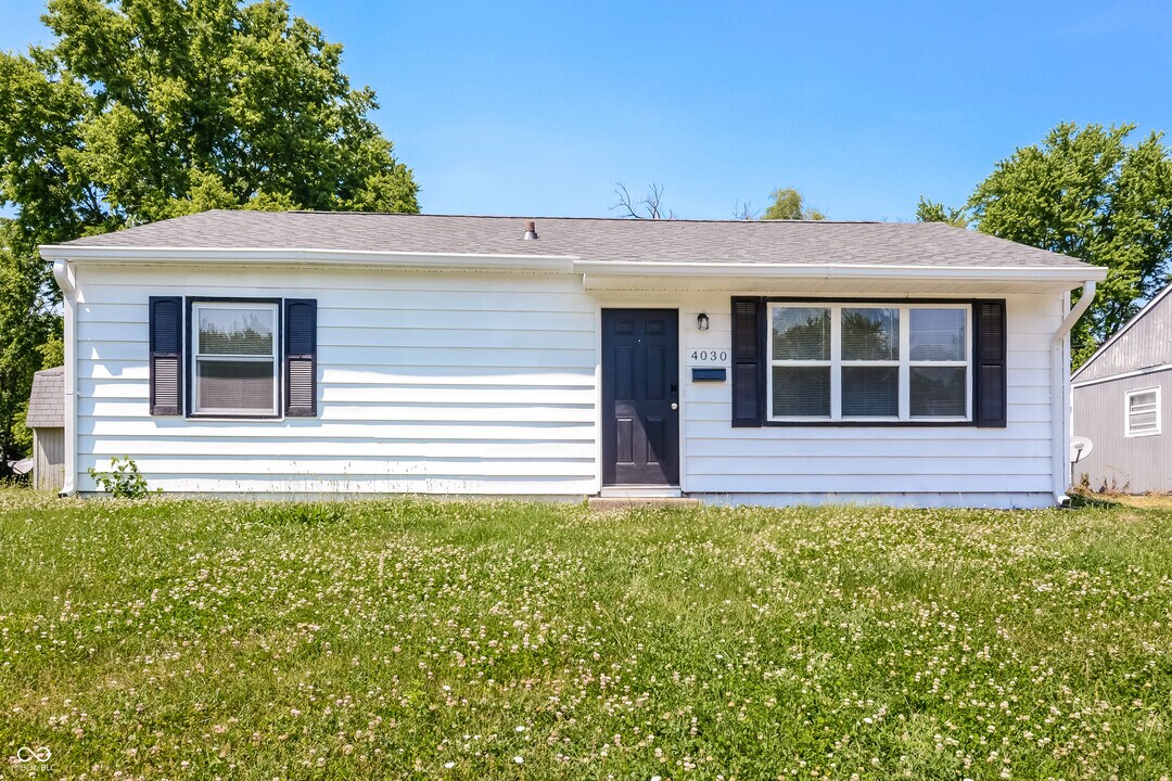 4030 Kalmar Dr in Indianapolis, IN - Building Photo