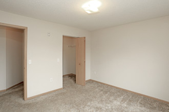 Woodhaven East Apartments in St. Cloud, MN - Building Photo - Interior Photo