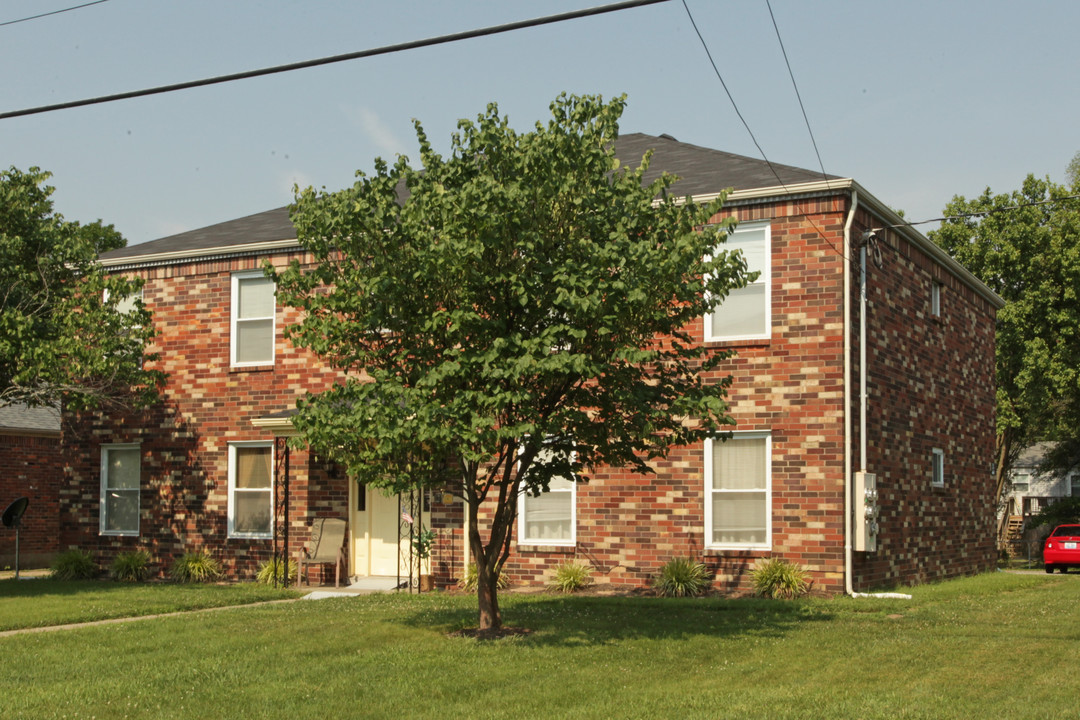 9611 Hudson Ln in Louisville, KY - Foto de edificio