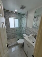 21910 SW 118th Ct in Miami, FL - Foto de edificio - Building Photo