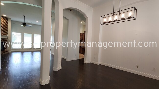 406 Running Bear Ct in Euless, TX - Building Photo - Building Photo