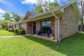 630 James St in Jacksonville, TX - Building Photo - Building Photo