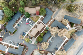 ST. JAMES SQUARE in Bend, OR - Foto de edificio - Building Photo