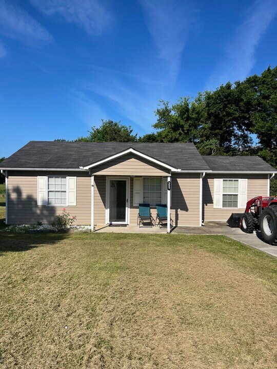 355 Hurst Ln in Dayton, TN - Building Photo