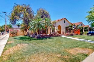 301 N Janss St in Anaheim, CA - Building Photo