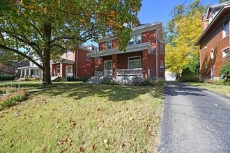 1634 Elkton Pl, Unit 2 in Cincinnati, OH - Foto de edificio - Building Photo