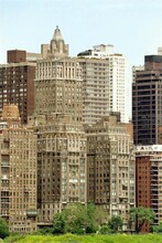 River House in New York, NY - Foto de edificio - Building Photo