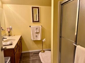3849 S Virginia Pl, Unit upper unit in Springfield, MO - Building Photo - Building Photo