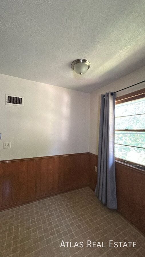 8424 Travis Ln in Overland Park, KS - Building Photo - Building Photo