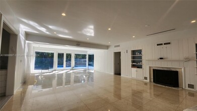 63 Bal Bay Dr in Bal Harbour, FL - Building Photo - Building Photo