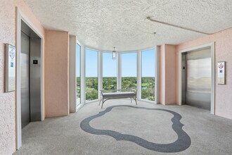 6101 Pelican Bay Blvd in Naples, FL - Building Photo - Building Photo