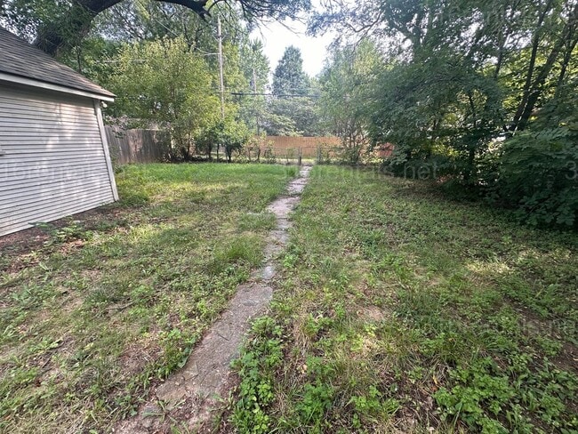 2915 W Douglas Ave in Wichita, KS - Building Photo - Building Photo